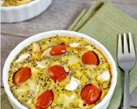 Un clafoutis aux tomates et camembert pour un repas très gourmand.