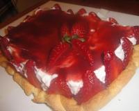 Bavarois à la fraise au coulis de fruit rouge.
