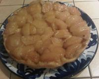 Tarte tatin au beurre salé et sucre vanillé.