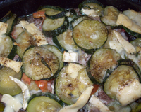 Gratin de légumes avec boeuf haché et chèvre frais.