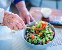 Cette femme a vécu jusqu’à 117 ans : un aliment qu’elle consommait 3 fois par jour pourrait en être la clé, selon les scientifiques
