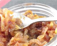 Cette compote aigre-douce d"oignon se déguste avec le foie gras, la volaille, certaines charcuteries, ou simplement avec un morceau de fromage !