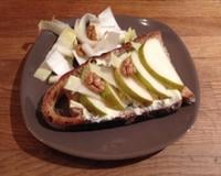 Une délicieuse recette de tartine express pour un repas léger.