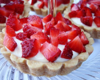 Voici des tartelettes sablées, fourrées à la crème au fromage, au lait concentré sucré et au citron. Une crème fraîche et acidulée qui se prépare la veille. Au moment…
