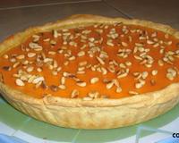 une tarte sucrée, crémeuse et légèrement parfumée par la saveur particulière de la fève tonka, c'est quitte ou double, on aime ou on n'aime pas, y'a pas de juste mileu.
