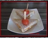 De temps à autre, j'aime faire des petits sandwiches que nous dégustons en entrée avec une bonne petite salade verte. Et là, je peux vous dire qu'il n'y a pas de retardataires…