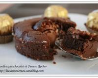 Marre des moelleux au chocolat classique ? Et si vous insériez un Ferrero Rocher au milieu pour changer ?