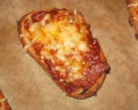 Des toasts à la sauce poivron, idéaux pour l'apéro