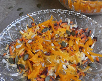 Potimarron râpé à l'orange et carottes anciennes et sauce à l'ortie séchée