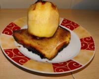 Pelez 4 grosses pommes.Creusez les.Versez-y une grosse cuillère de mielde la canelle et une cuillère à café de sucre.Passez au four.