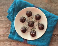 Energy balls dattes et chocolat sans cuisson