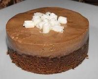 En faite je comptais faire un moelleux au chocolat tout simple puis quand j'ai vu le résultat je me suis dit "allez on va changer un peu les règles",donc…