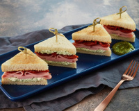 Ces petits triangles au jambon sont la solution parfaite pour un apéro de Noël express et sans stress