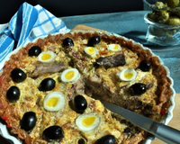 Quiche au thon, anchois et olives
