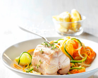 Roussette et tagliatelles de légumes sur crème citronnée