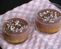 Compotée de pêches et délice au chocolat