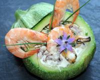 Une belle courgette ronde du jardin, un sachet de fruit de mer surgelé, c'est prêt en 20 minutes.