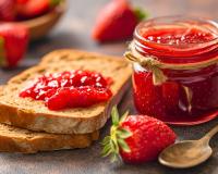 “Excellente recette !” : testez notre délicieuse recette de confiture de fraise avec un ingrédient qui fait la différence