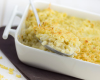 Retour en enfance assuré avec notre recette de gratin de coquillettes, jambon et gruyère !