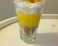 La tarte au citron meringuée est une dessert adoré de beaucoup. Voici une recette qui change un peu, une tarte façon verrine.