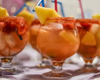 Sangria au gin et au champagne pour l'apéritif