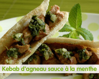 Kebab d'agneau, sauce à la menthe