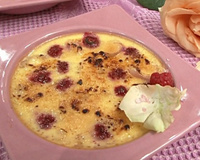 Crème brulée aux framboises et aux litchis