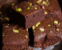 Brownie aux noix, noisettes et pistaches