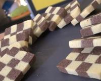 Les sablés damiers font sensation et sont super bons ! Vous savez ces petits biscuits bicolores mi-chocolat, mi-vanille ? Bah en fait, ce n'est pas si compliqué…