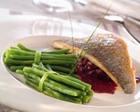 Filets de dorade à l'échalote et leur fagot de haricots verts