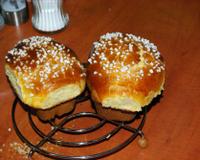 Petites brioches décorée avec du gros sucre.
