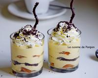 J'ai reçu des petits babas au limoncello et quoi de mieux que de les utiliser dans une verrine? Si vous aimez le limoncello, vous serez comblé!