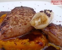 Foie gras poêlé, potimarron au grué de cacao, sauce balsamique/xocopili, cigare à la châtaigne