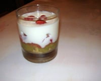 Trifle fraises, rhubarbe et mousse au chocolat blanc