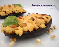 Voici une recette de crumble salé, à base d'aubergines, de tomates, de fromage et de pignons de pin. Des légumes bien épicés et parfumés, le tout survolté d'une couche…