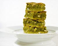 Le mariage du classique brownie américain avec le matcha (thé vert en poudre japonais), cela donne le greenie !