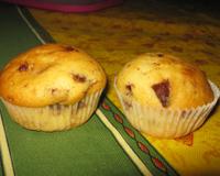 Des muffins moelleux et savoureux aux pépites de chocolat maison.
