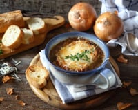 Soupe à l’oignon : les secrets de notre chef pour réussir ce plat ultra-réconfortant en hiver
