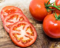 Dites adieu aux tomates insipides : voici comment en augmenter facilement la saveur !