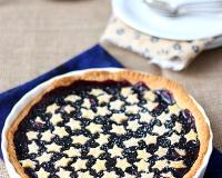 La fameuse tarte à la confiture légèrement revisitée à réaliser avec votre enfant ! Une recette proposée par Tiphaine du blog 'Gourmandiserie'.