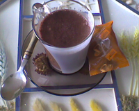 Ce chocolat chaud est une vieille recette que ma bobonne faisait quand j'étais petite.A déguster lorsque le froid de l'hivers s'installe.