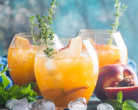 Thé glacé à la pêche et au thym