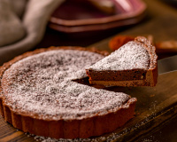Tarte brownie : la recette qui allie pâte sablée et fondant au chocolat pour un dessert irrésistible