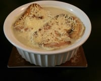 Soupe à l'oignon gratinée rapide