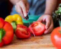 Tomates : voici le meilleur couteau à utiliser pour les découper sans les écraser et perdre tout le jus