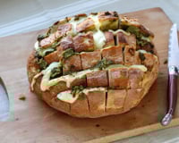 Pain apéro à effeuiller pesto et Cantal