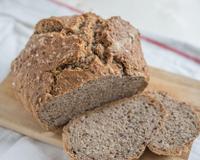 Pain de seigle BIO préparé et cuit sans machine à pain.