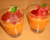 Soupe de melon au basilic et jambon sec