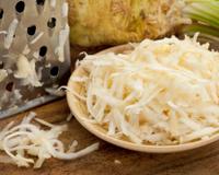 Il fait très chaud, je teste donc des recettes de salades, c'est la première fois que je préparais le céleri de cette façon. J'ai bien aimé le goût, je recommencerai…