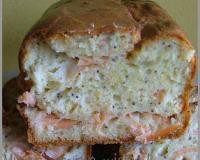 Un cake délicieusement parfumé à déguster accompagné de sa sauce fraîche